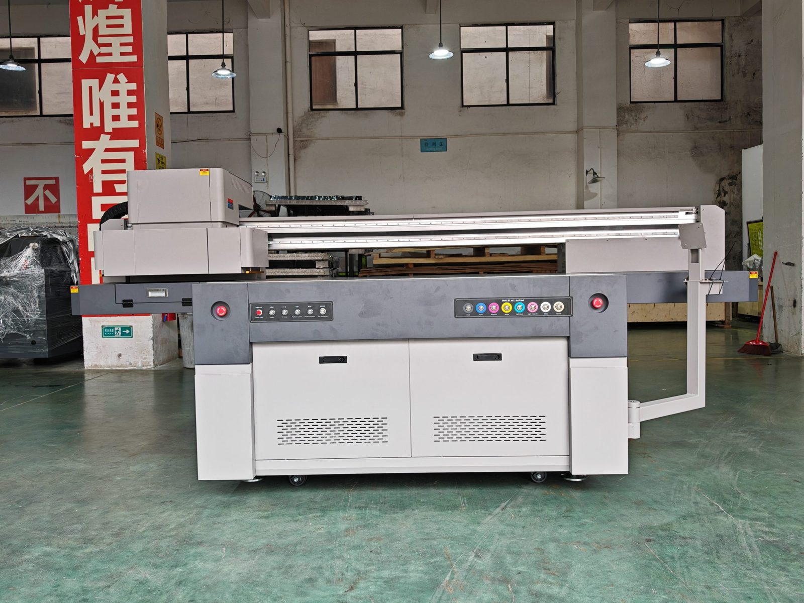 УФ принтер FS-1612UV-i3200 — вид спереди
